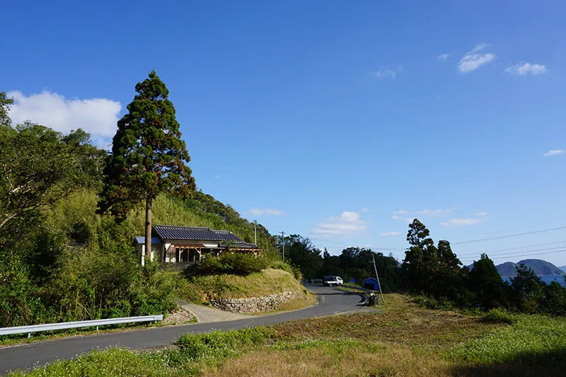 高台に建つタイニーハウスねこたま